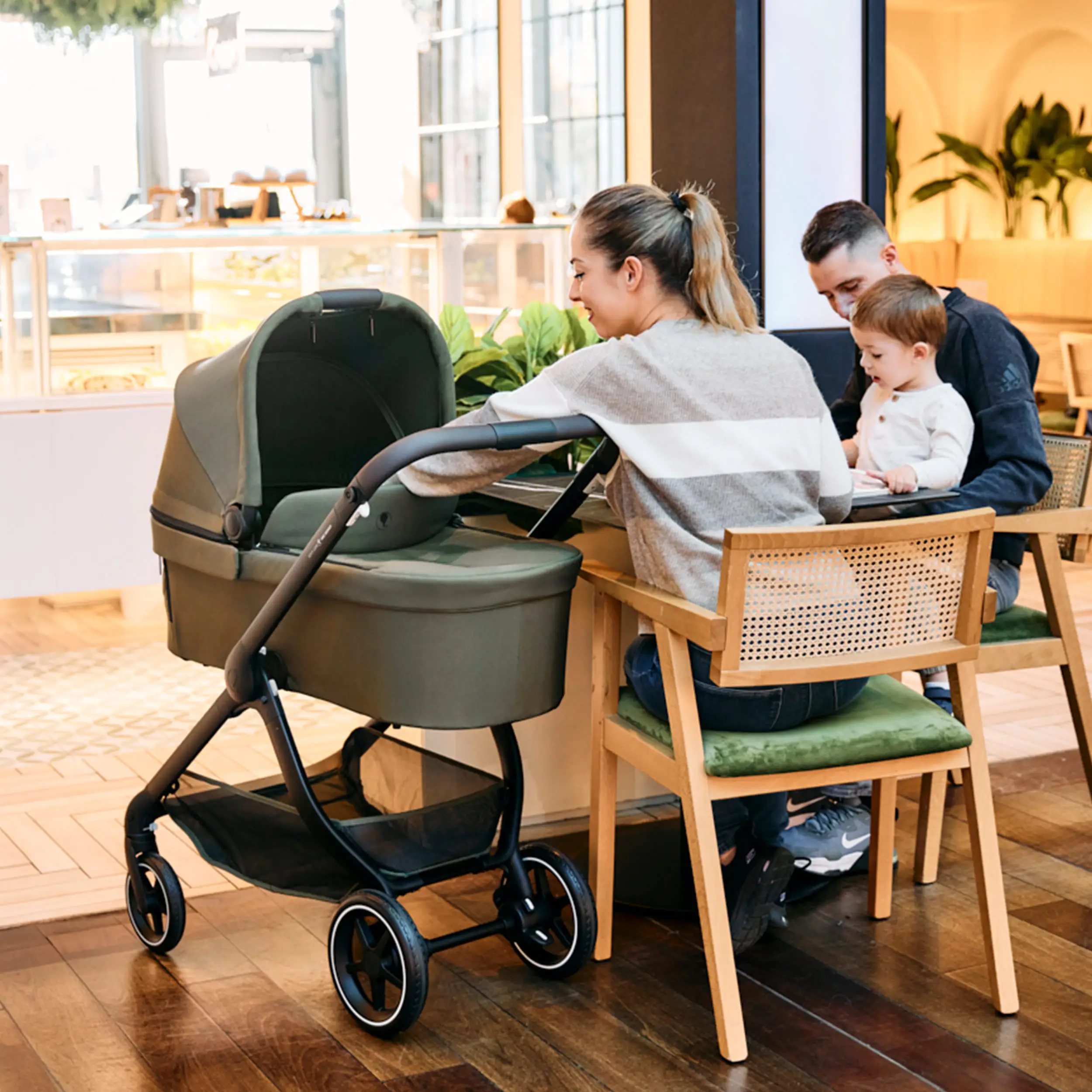 4in1-Kinderwagen-Set City Life inkl. Babyschale Calla mit Liegefunktion - Avocado